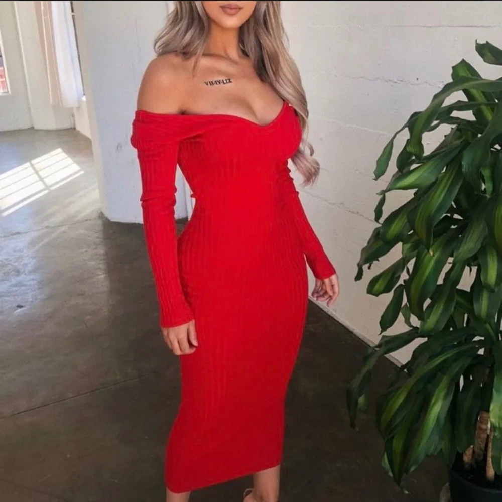 Red Hera collection midi dress - Picture 2 of 10